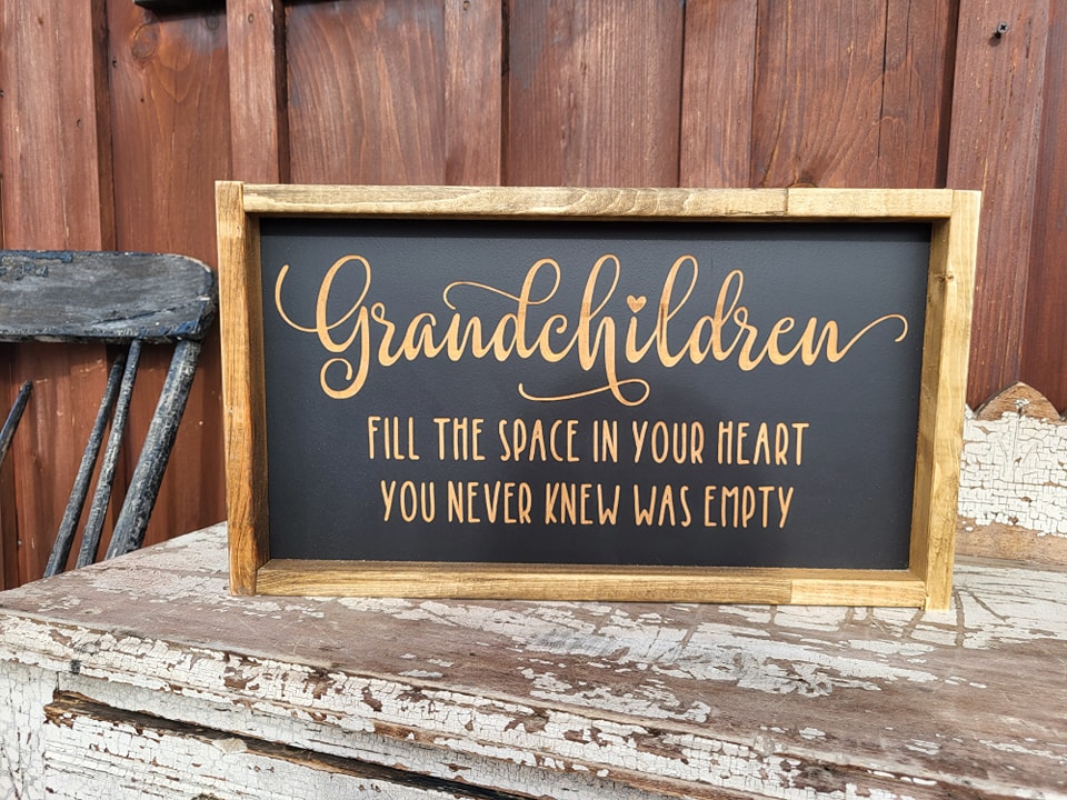 GRANDCHILDREN SIGN UNDER 13 INCHES LONG