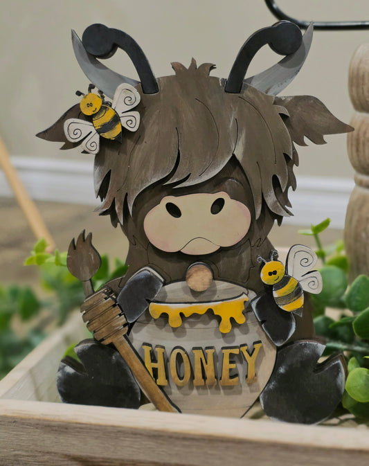 Bee Cow Highland sitter